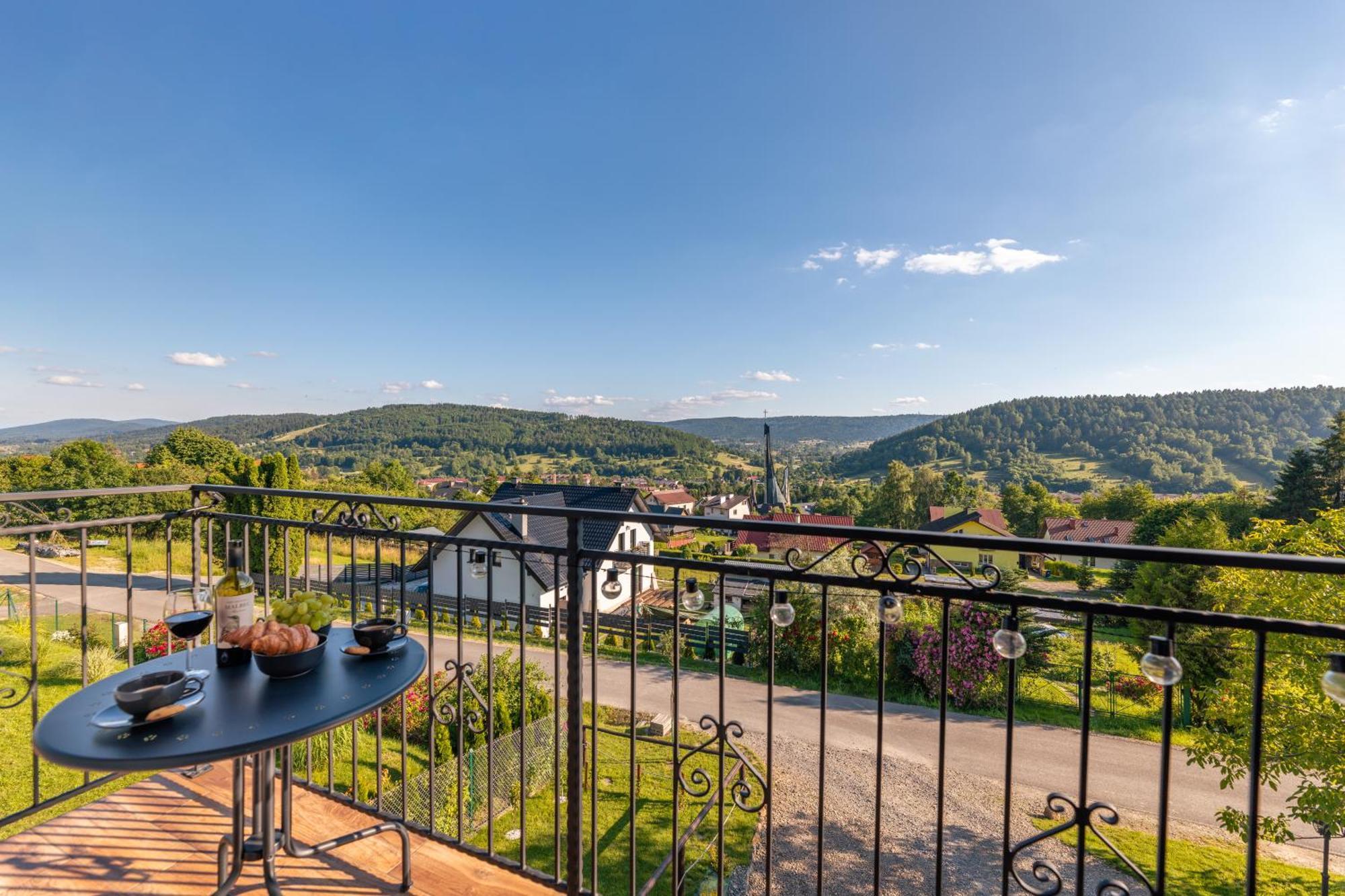 Villa Kasztelan Apartamenty Устрики-Долішні Екстер'єр фото