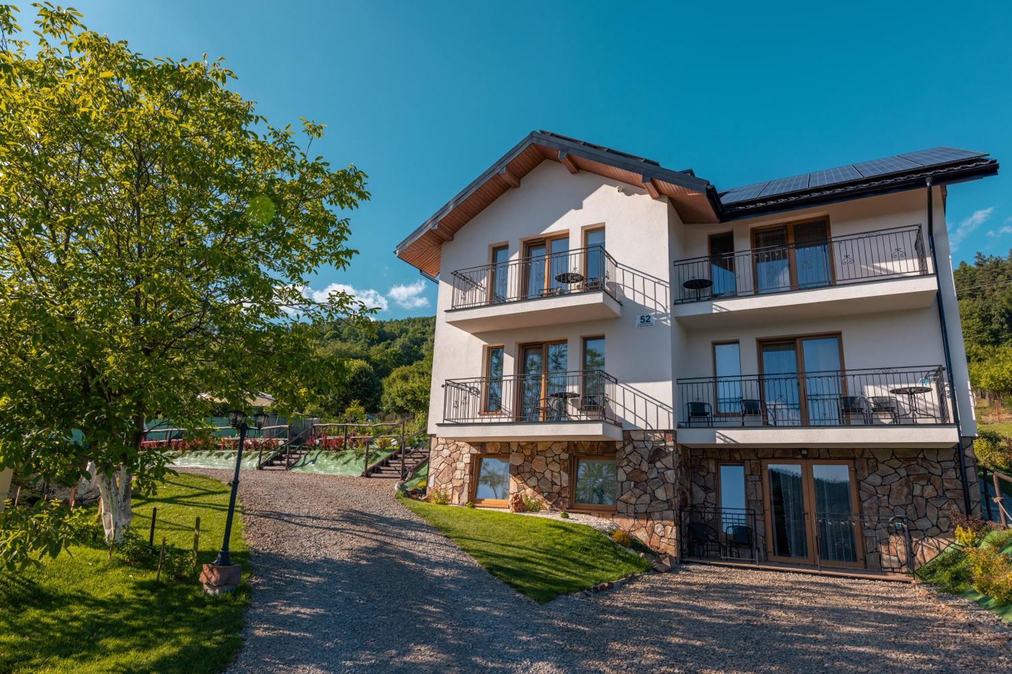 Villa Kasztelan Apartamenty Устрики-Долішні Екстер'єр фото